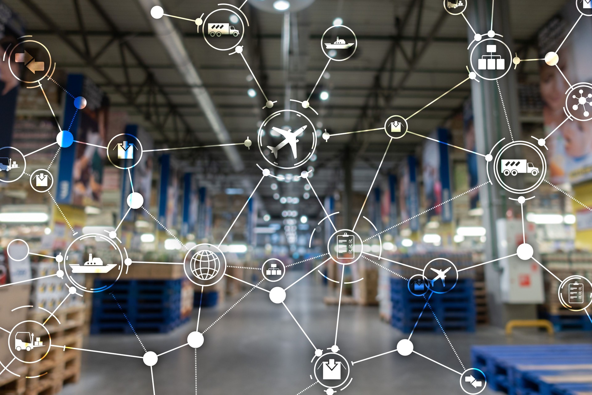 Concept de réseau logistique mondial. Planification de la livraison sur écran virtuel.